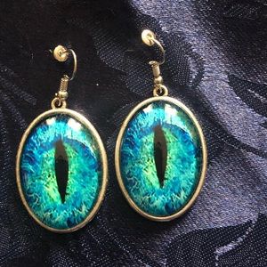 Dramatic dragon eyes pierced earrings blue and green: great for Halloween!